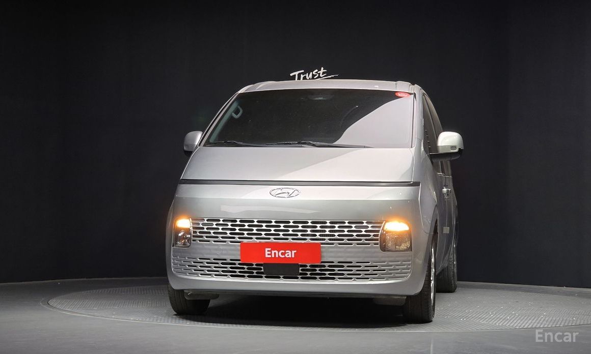  Hyundai Staria