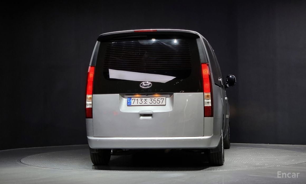  Hyundai Staria