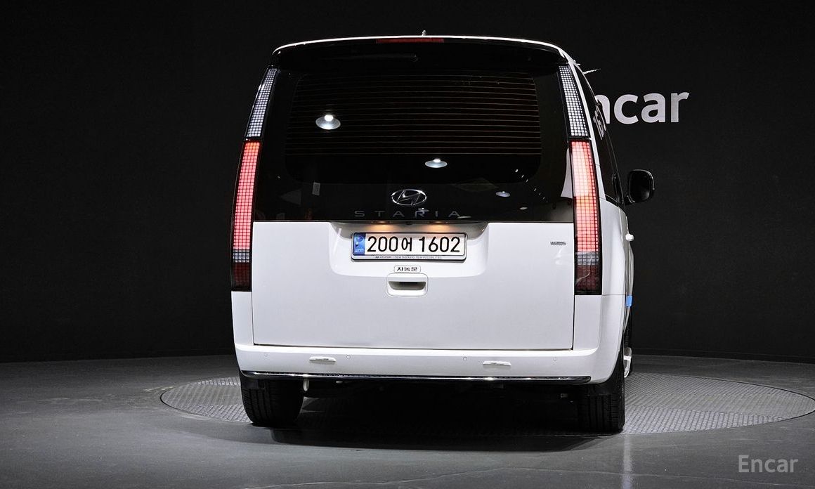  Hyundai Staria