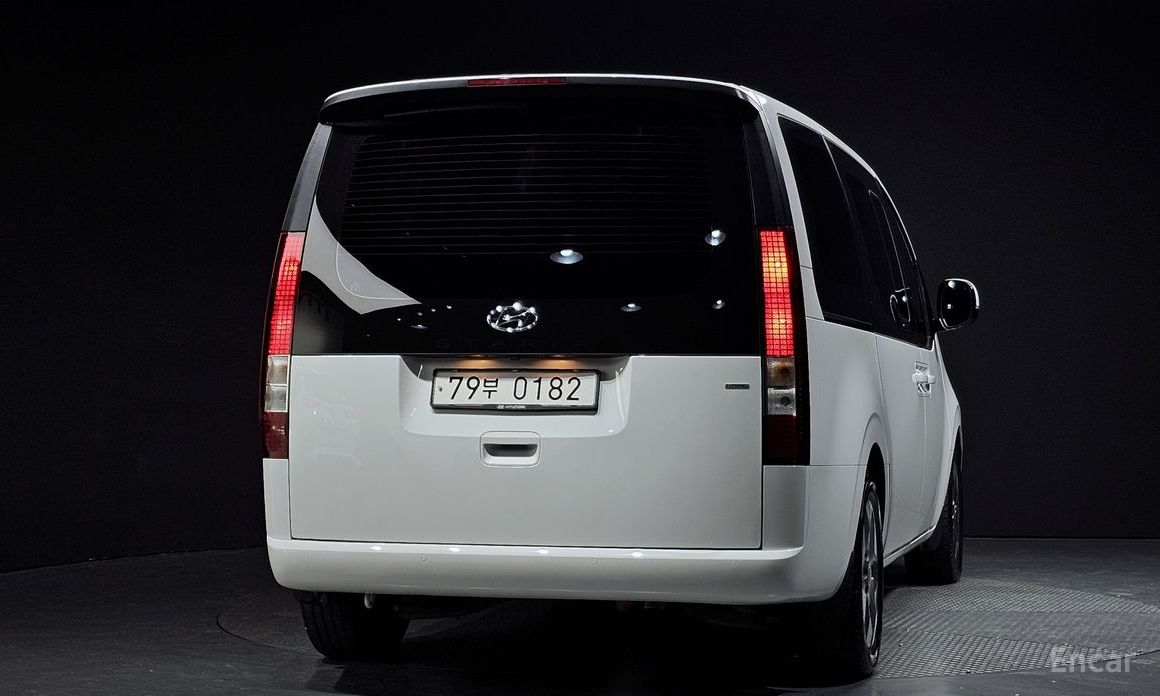  Hyundai Staria