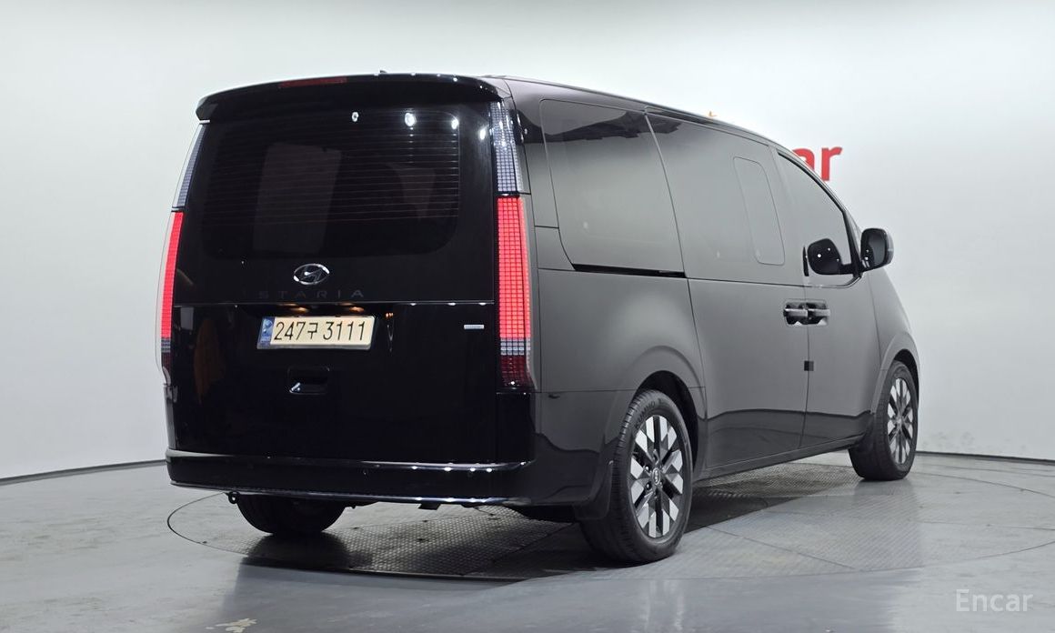 Hyundai Staria
