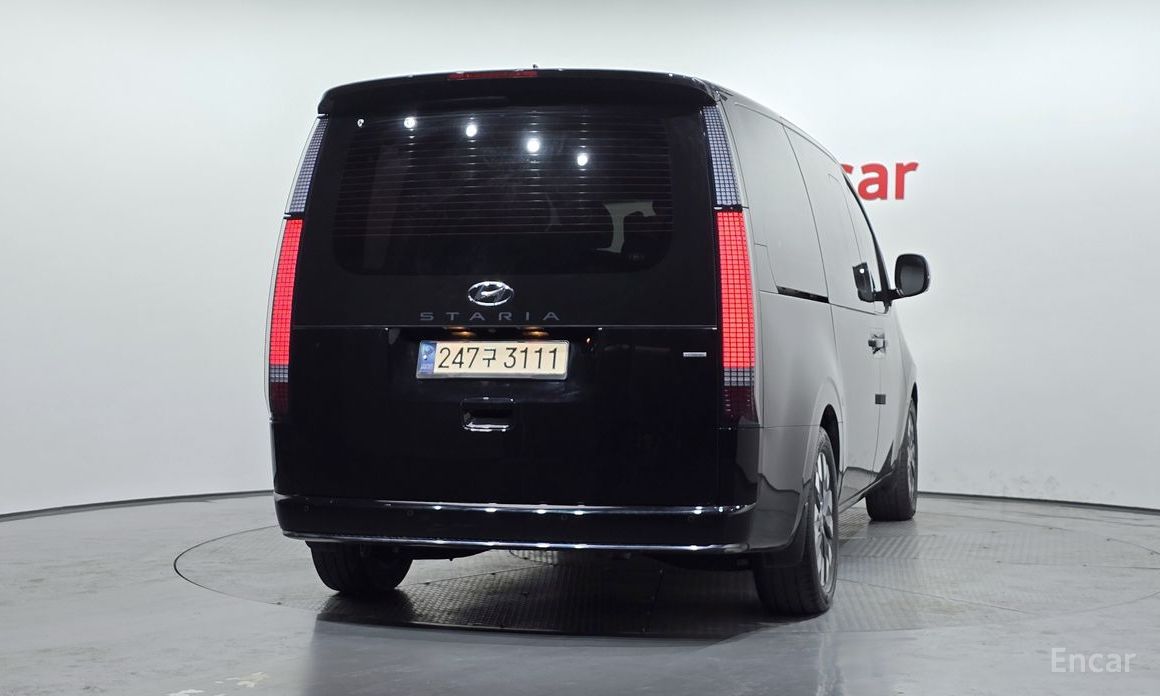  Hyundai Staria