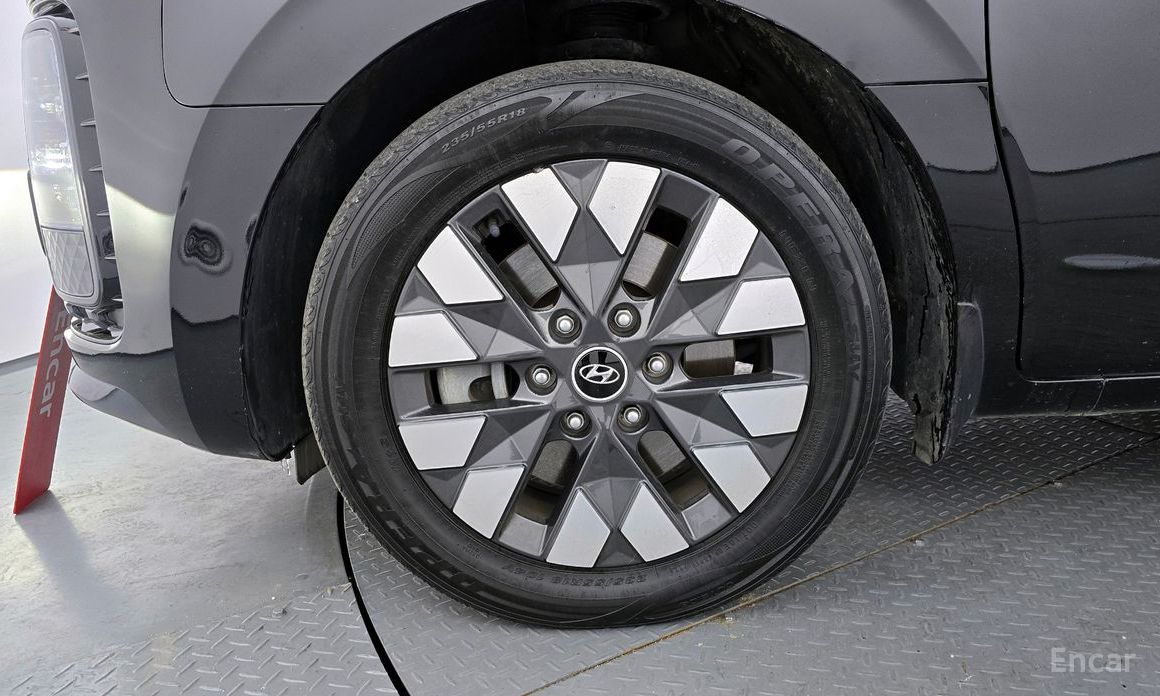  Hyundai Staria