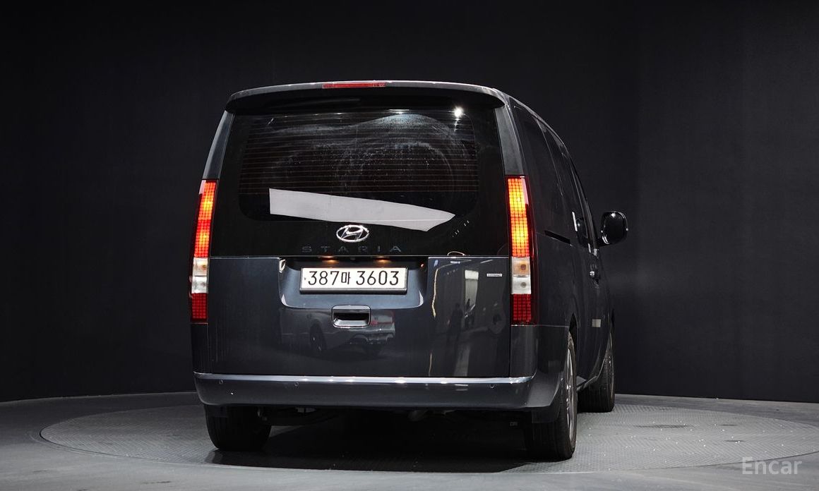  Hyundai Staria
