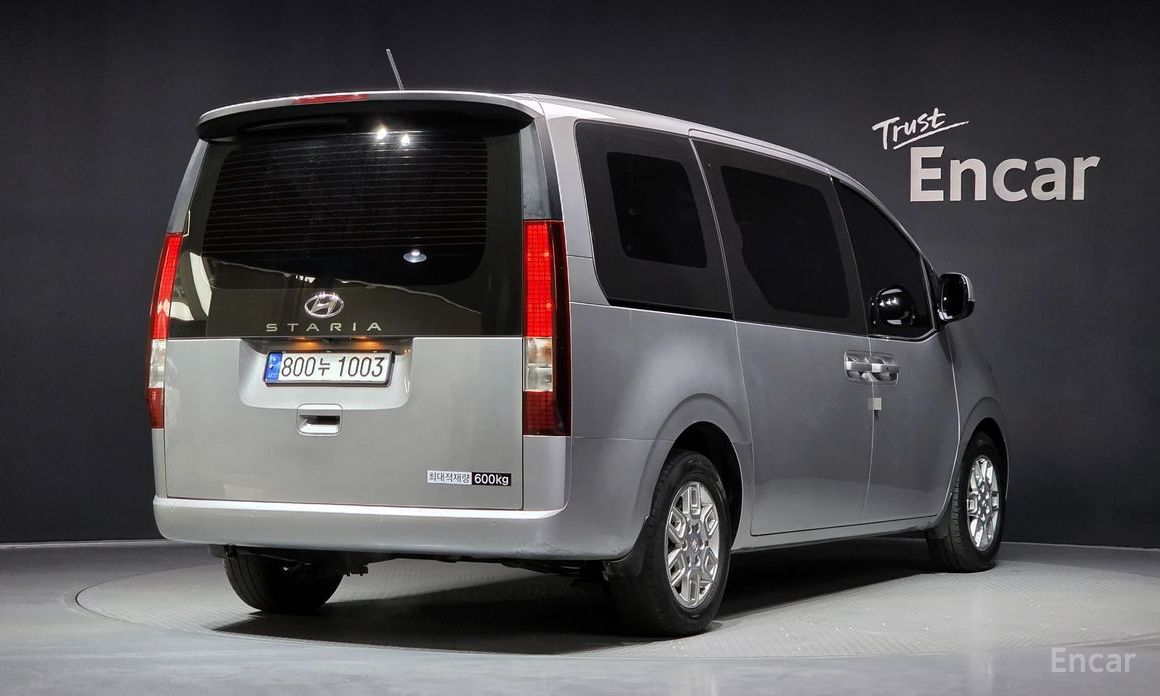  Hyundai Staria