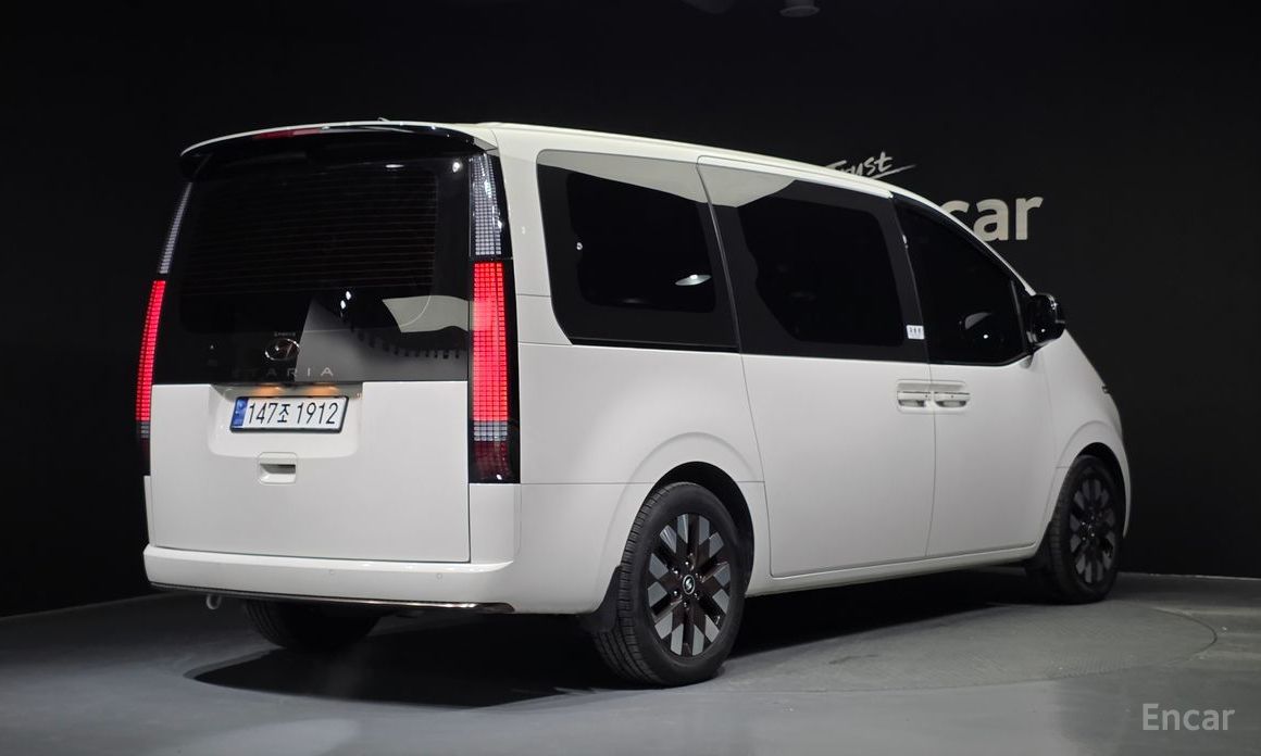  Hyundai Staria