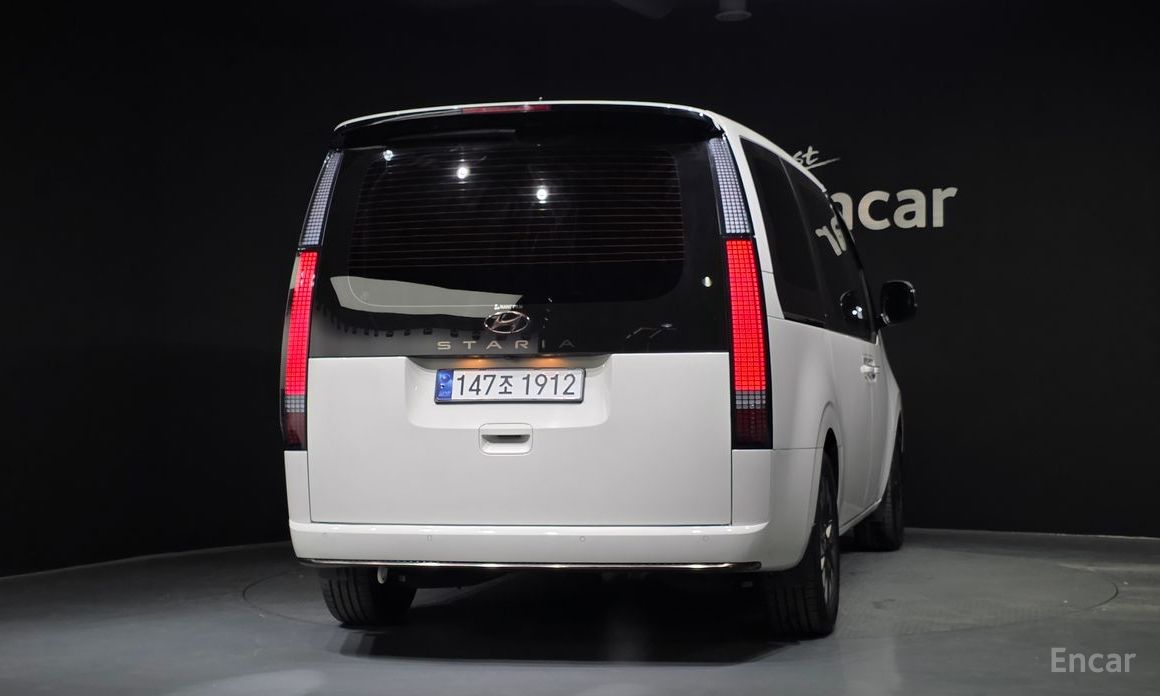  Hyundai Staria