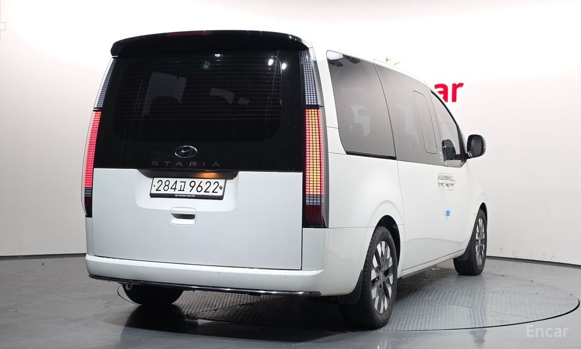  Hyundai Staria
