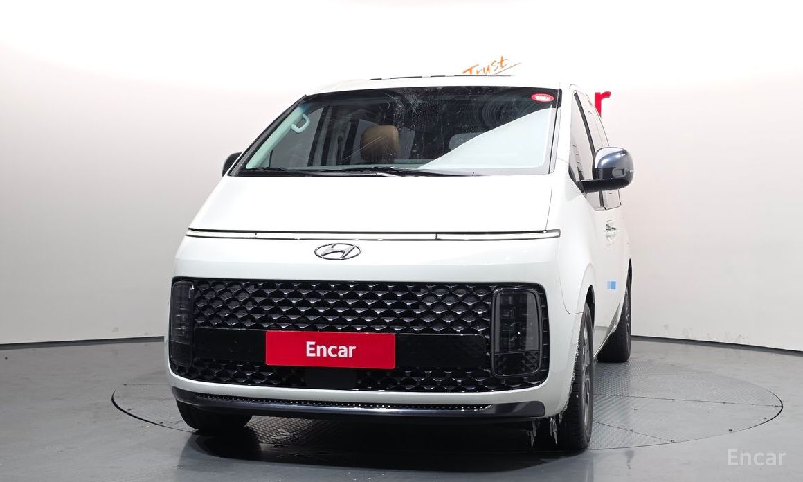  Hyundai Staria
