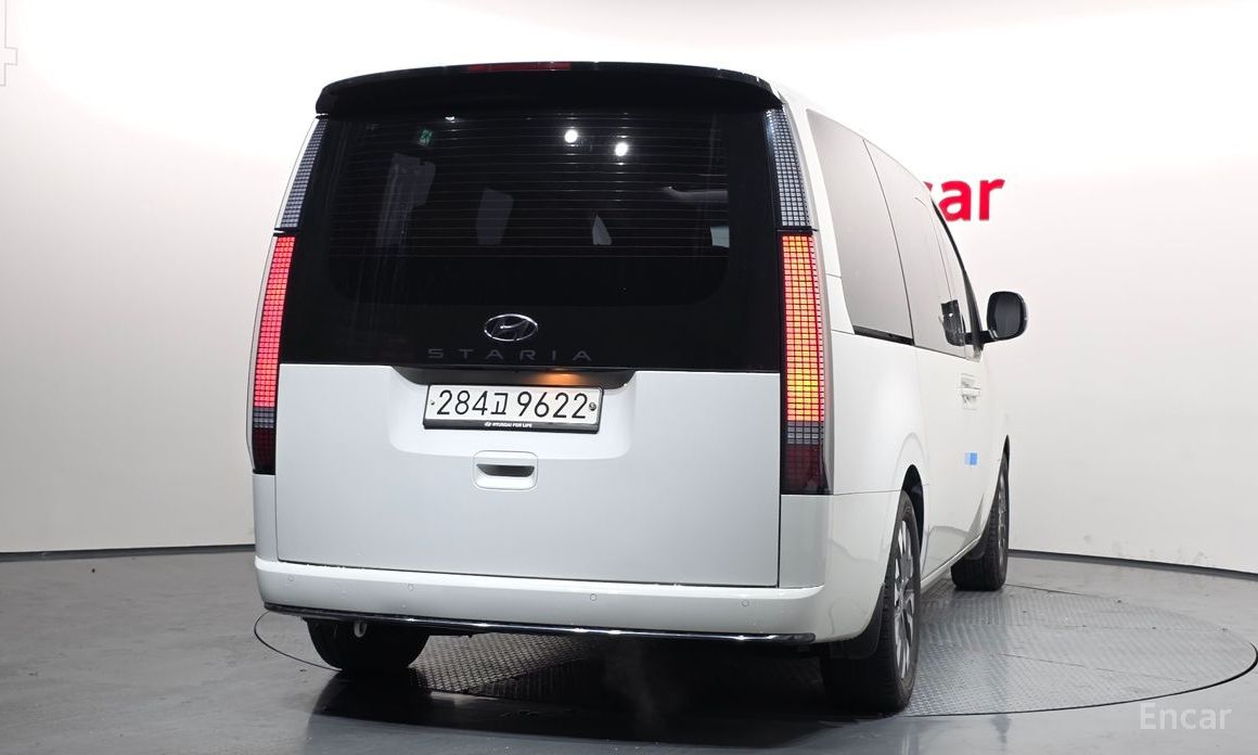  Hyundai Staria