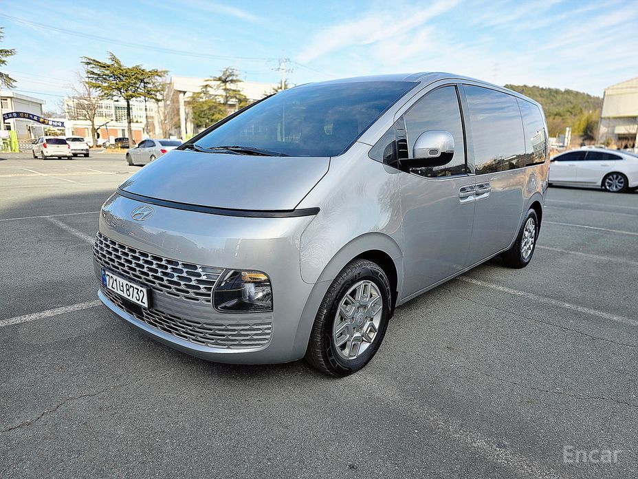  Hyundai Staria
