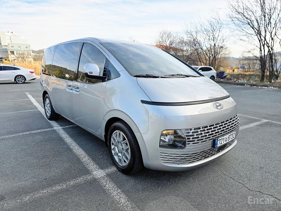  Hyundai Staria