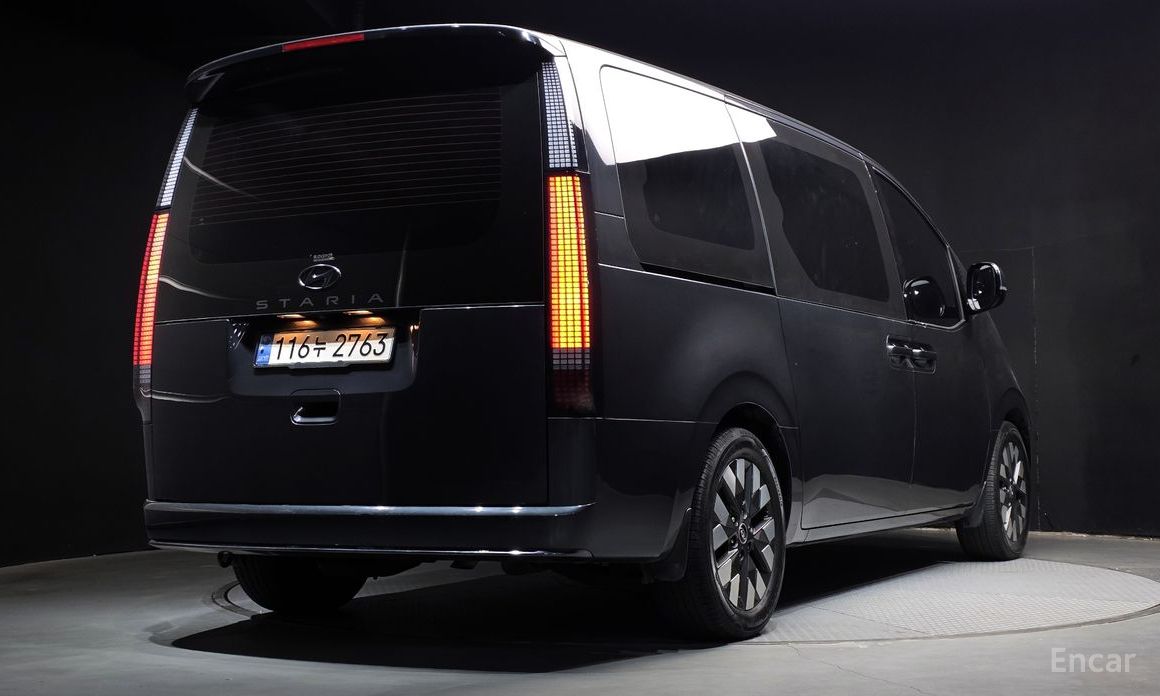  Hyundai Staria
