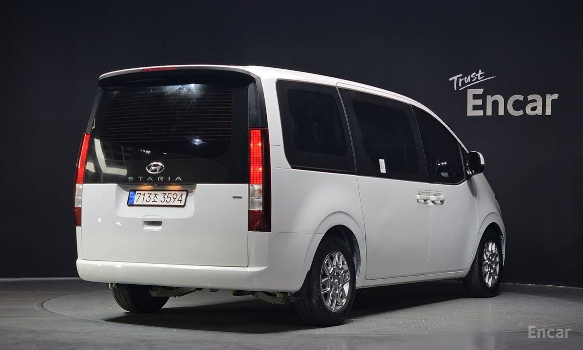  Hyundai Staria