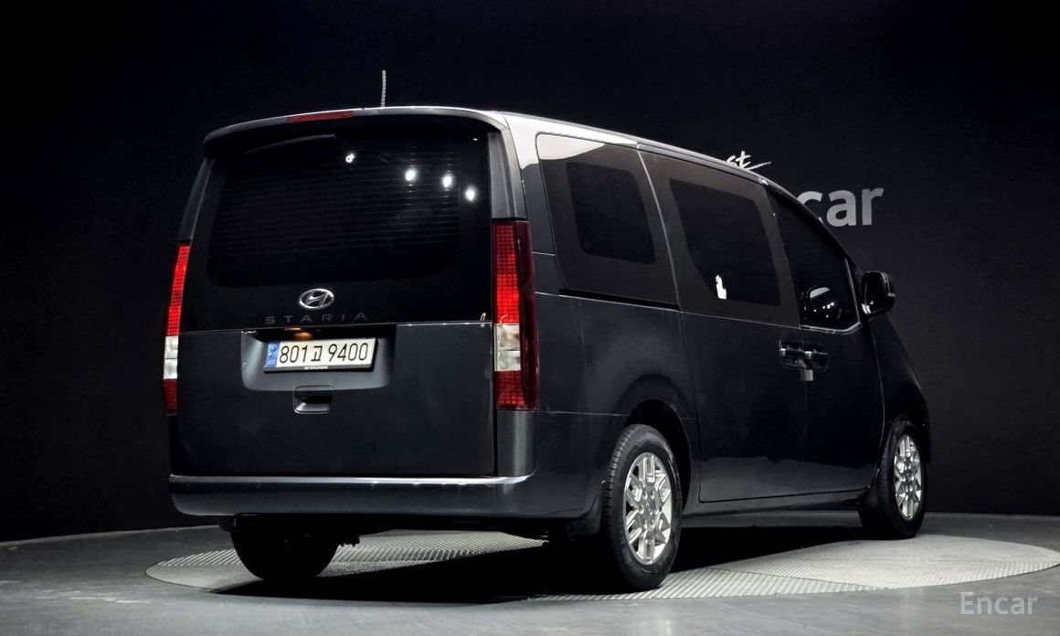  Hyundai Staria