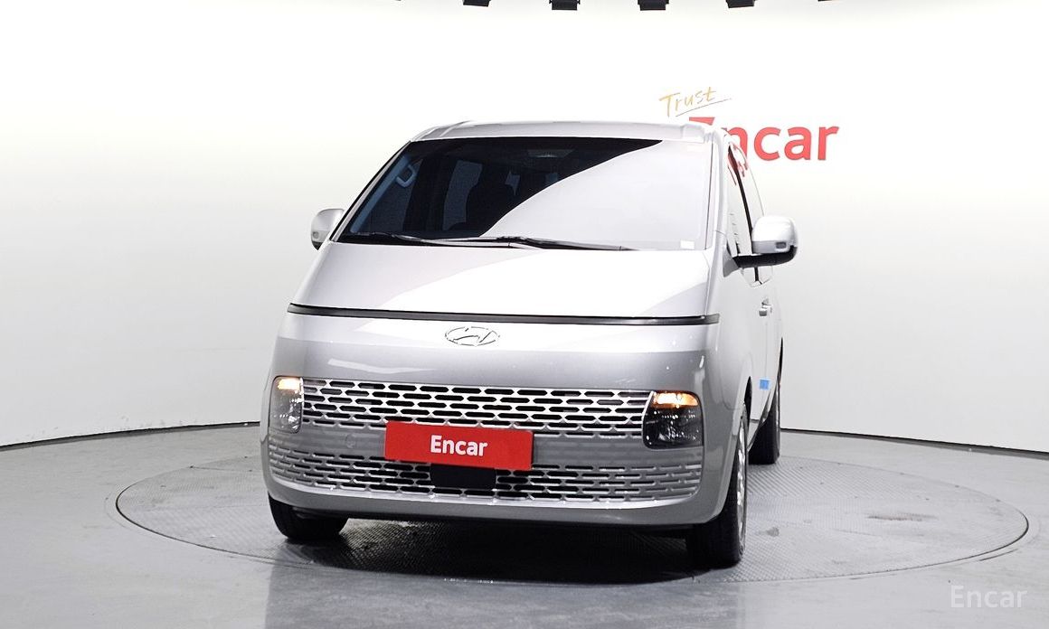  Hyundai Staria