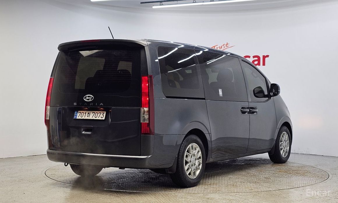  Hyundai Staria