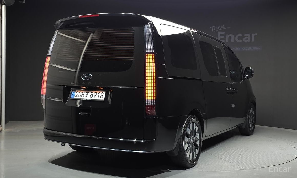  Hyundai Staria