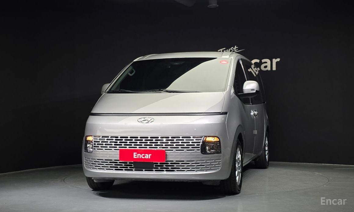  Hyundai Staria