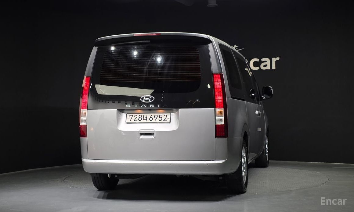  Hyundai Staria