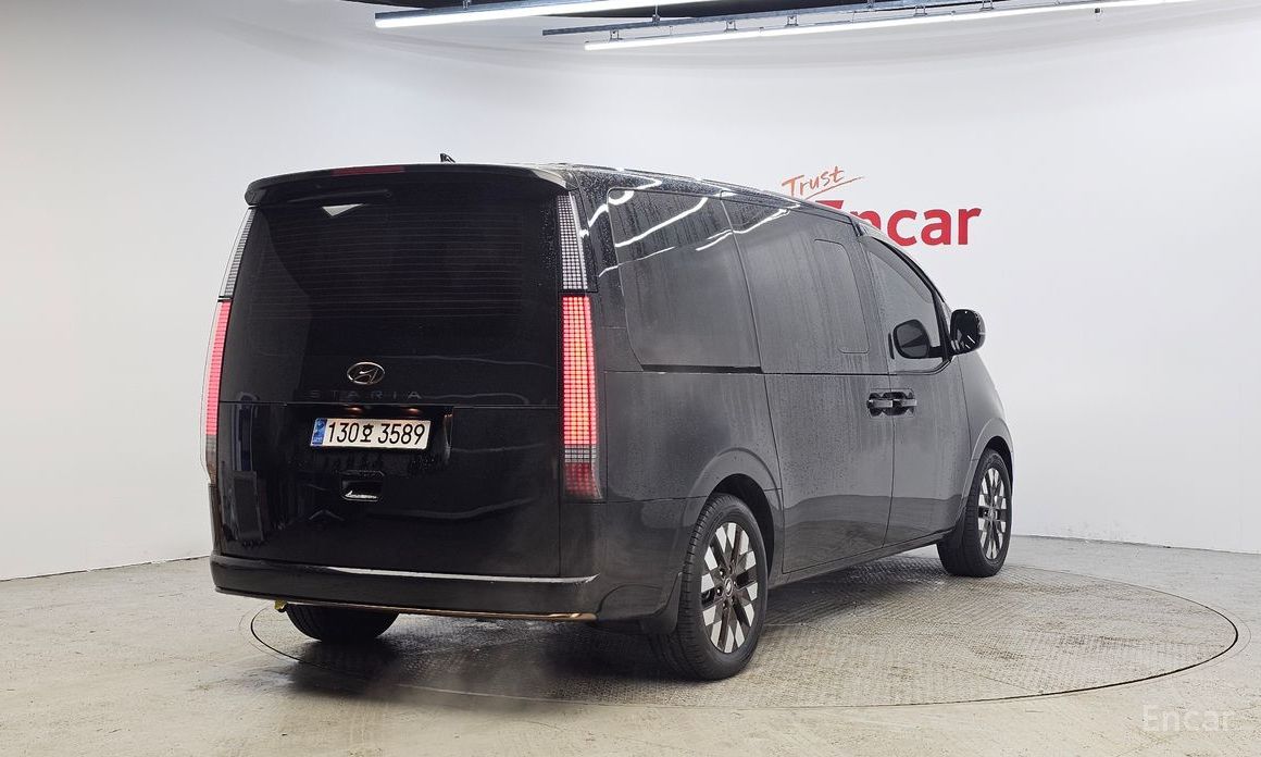 Hyundai Staria