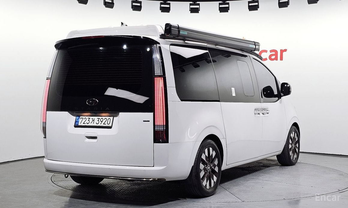  Hyundai Staria