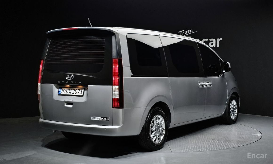  Hyundai Staria