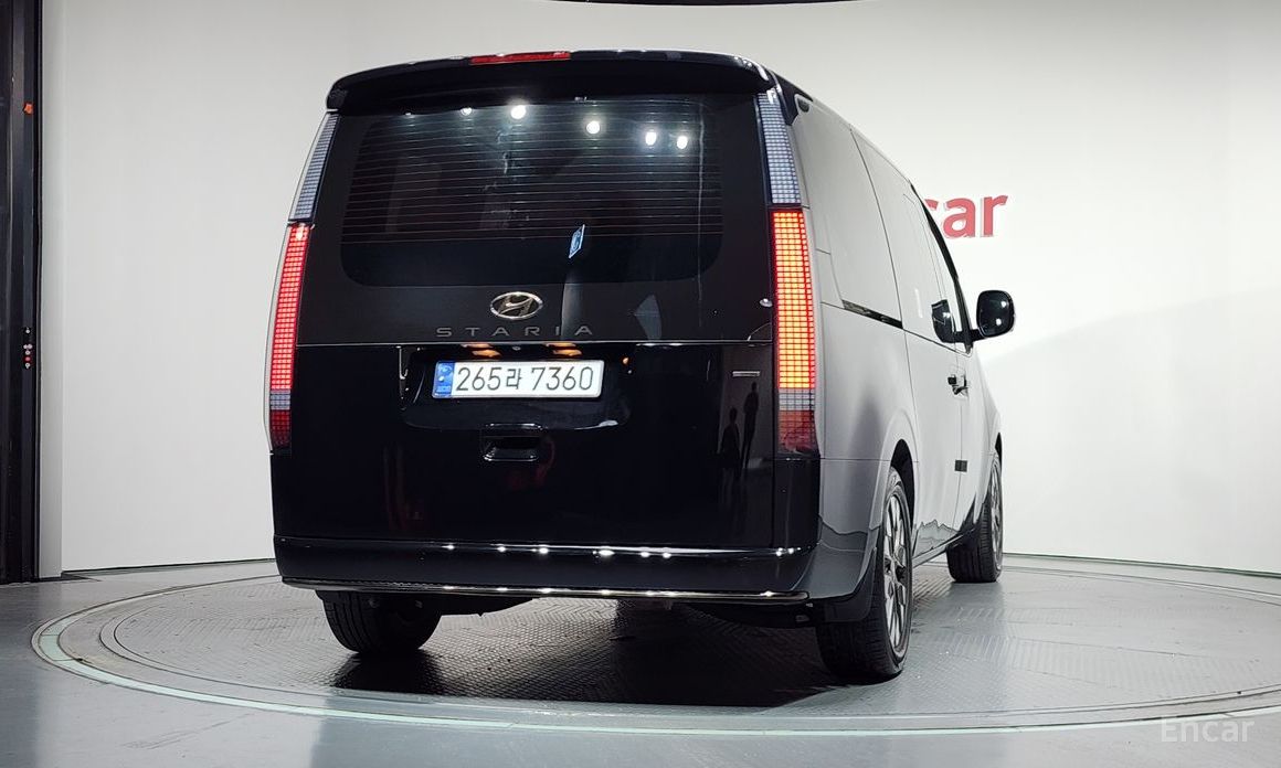  Hyundai Staria