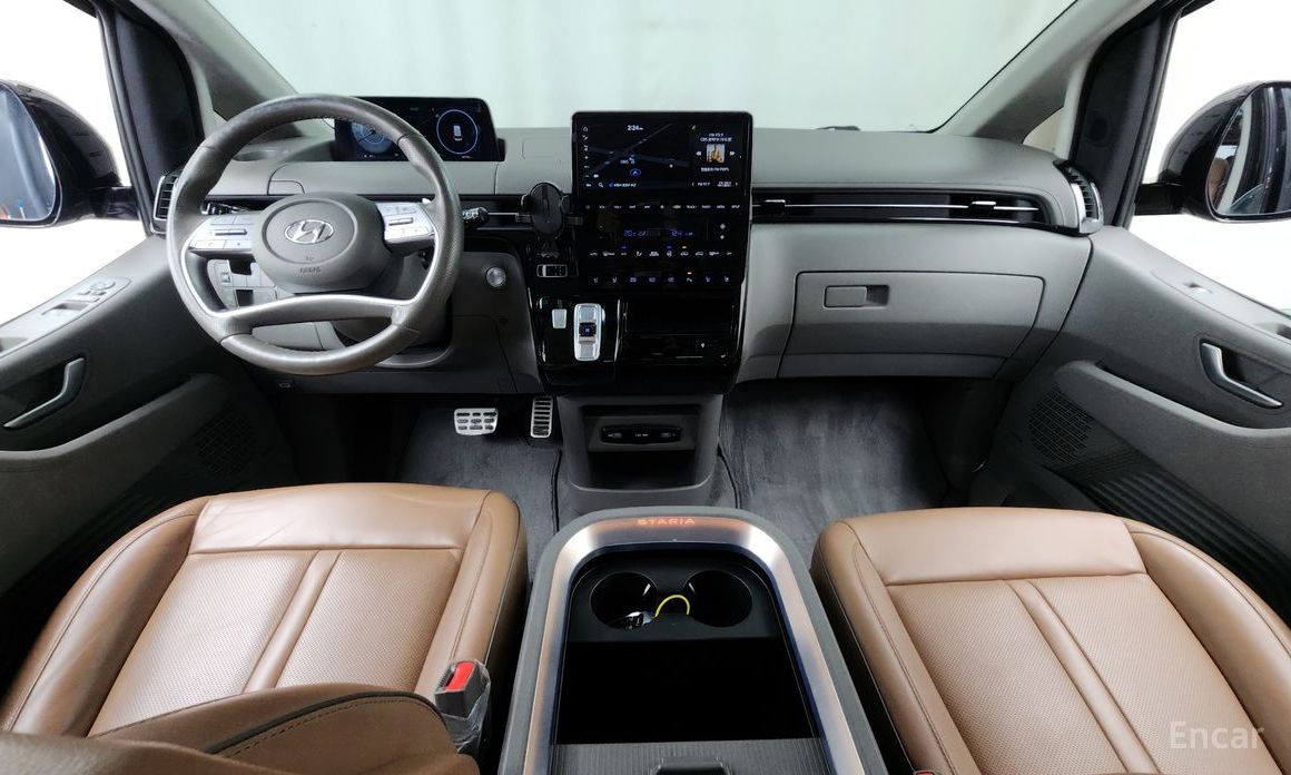  Hyundai Staria