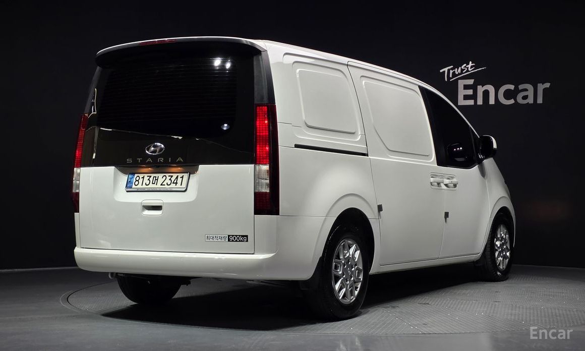  Hyundai Staria