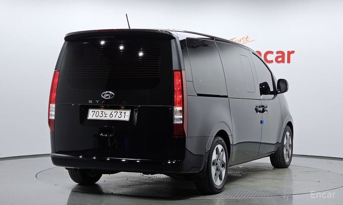  Hyundai Staria