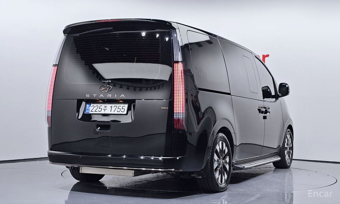  Hyundai Staria