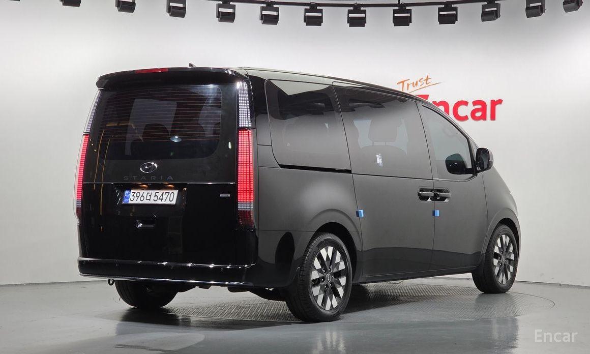  Hyundai Staria