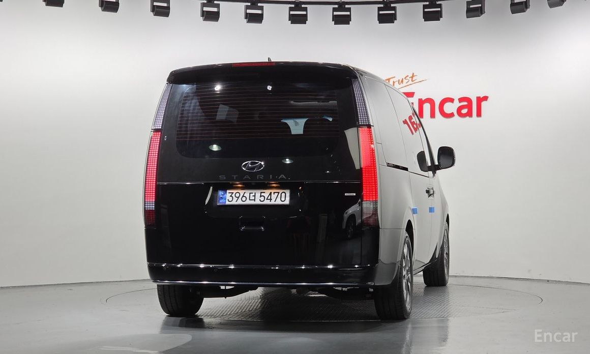  Hyundai Staria