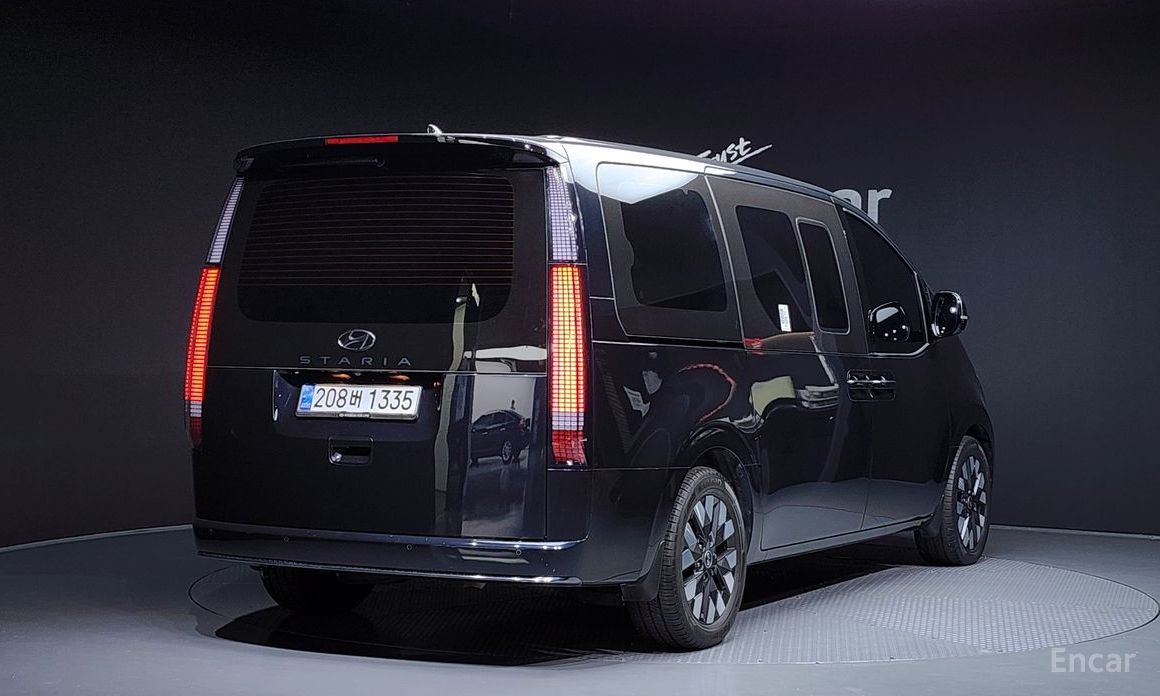  Hyundai Staria