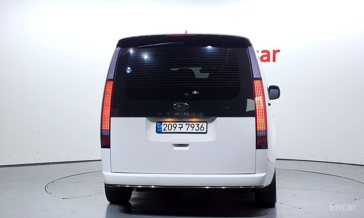  Hyundai Staria