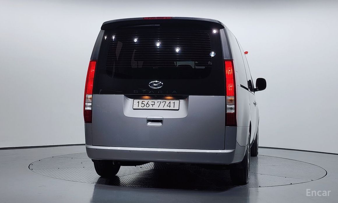  Hyundai Staria