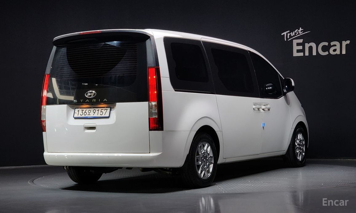  Hyundai Staria