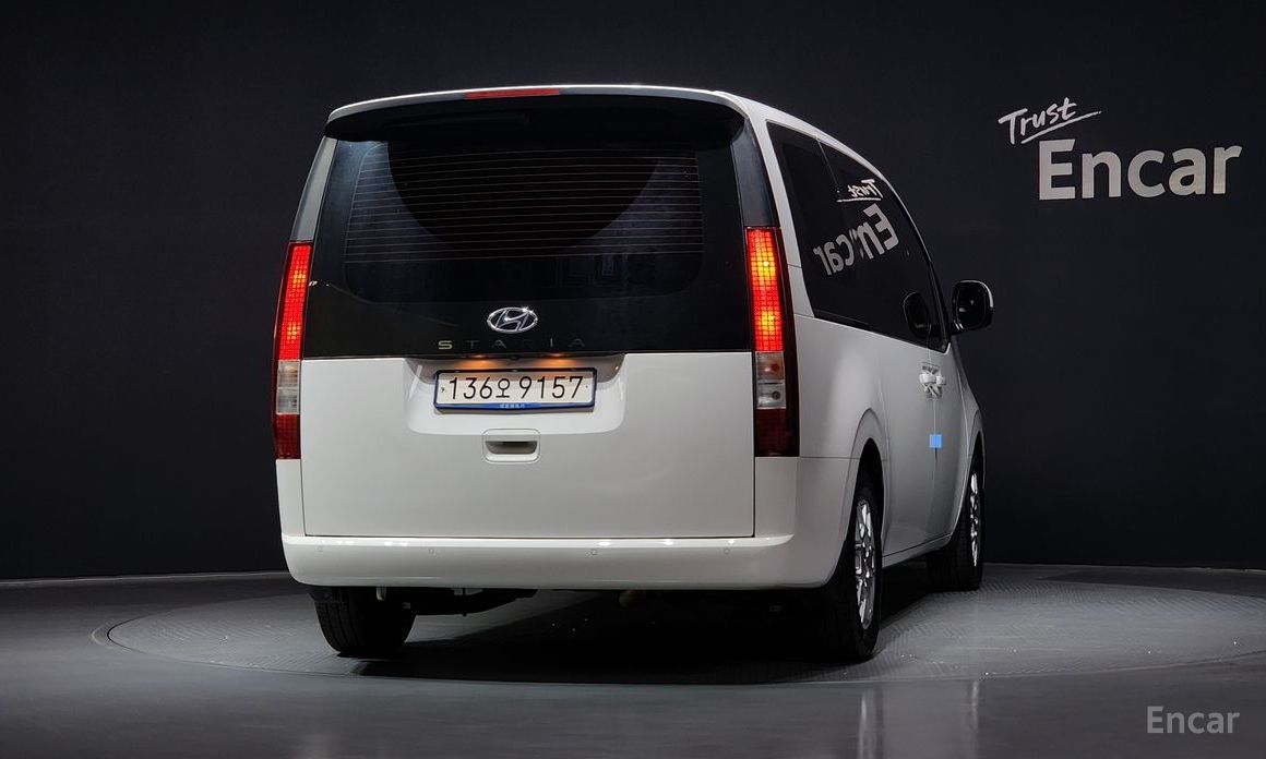  Hyundai Staria