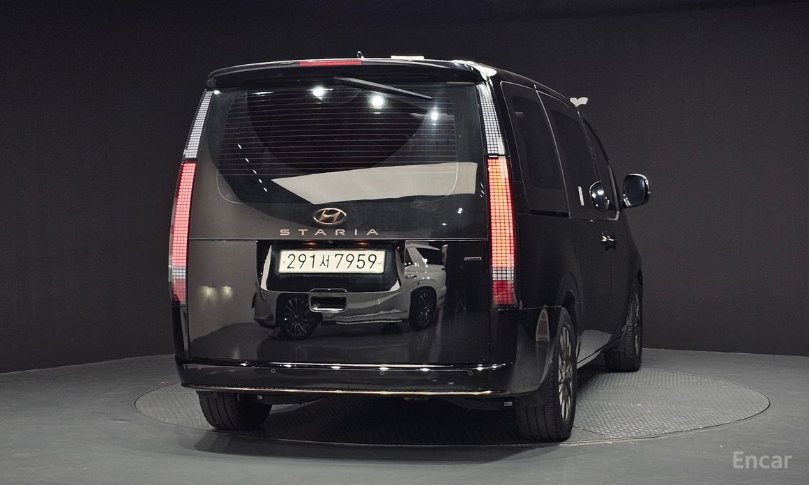  Hyundai Staria