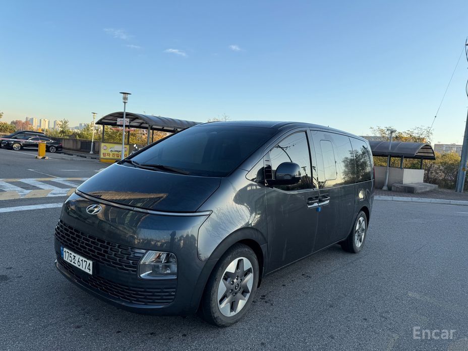  Hyundai Staria