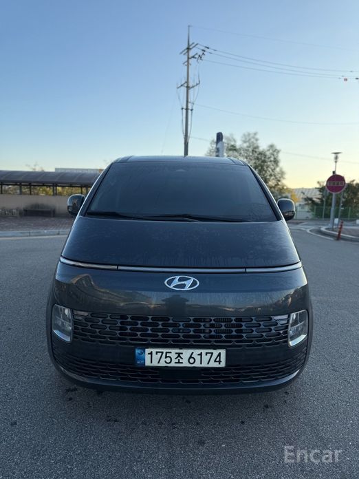  Hyundai Staria