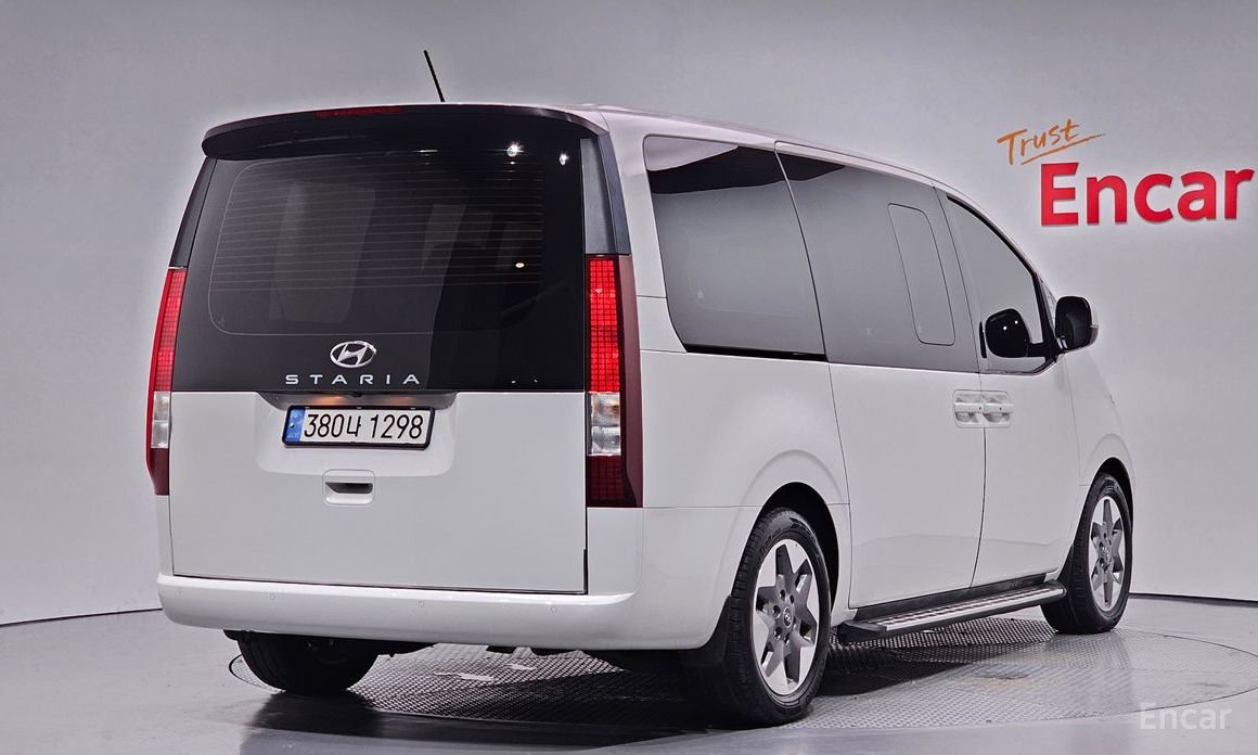  Hyundai Staria