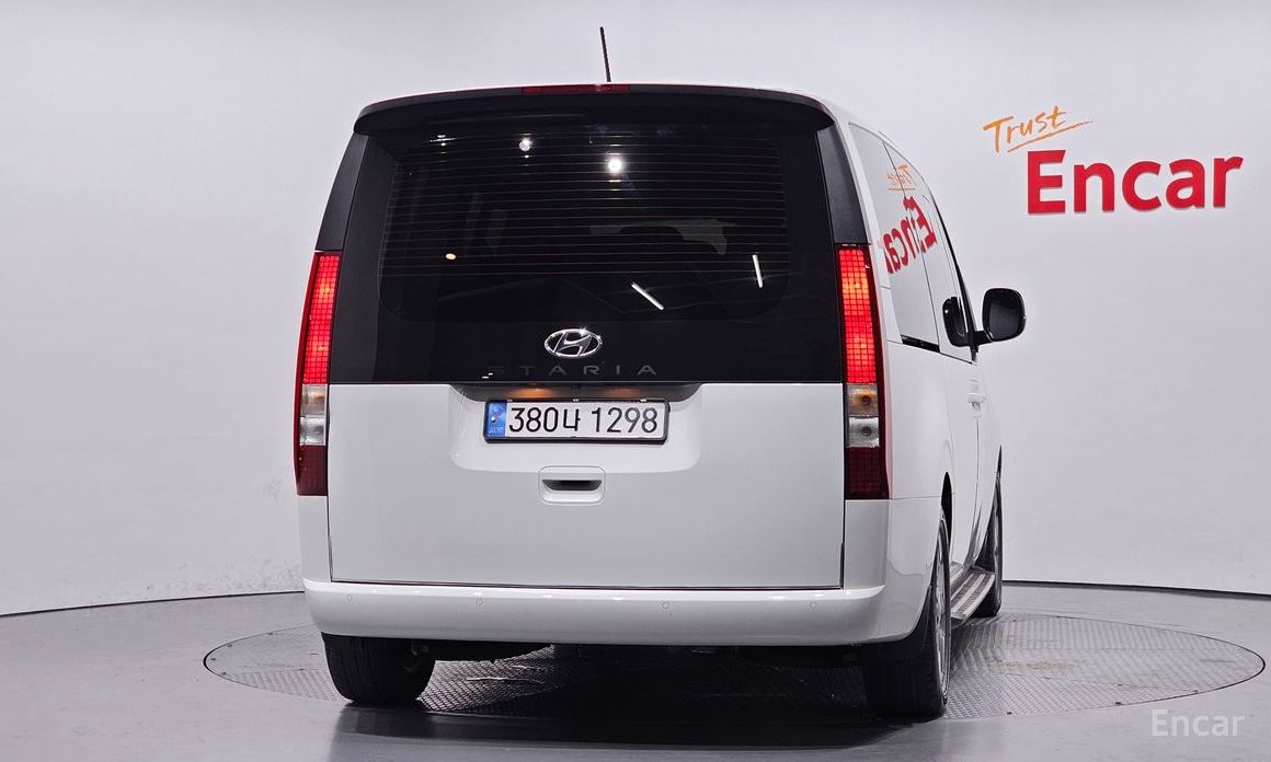  Hyundai Staria