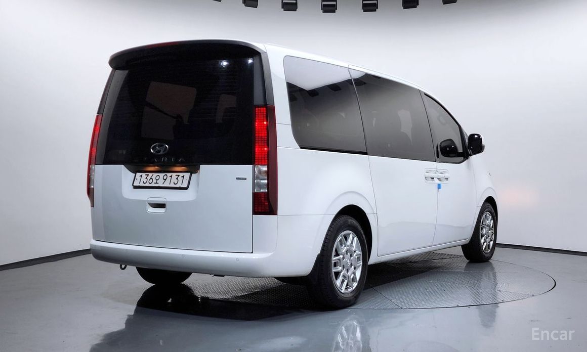  Hyundai Staria
