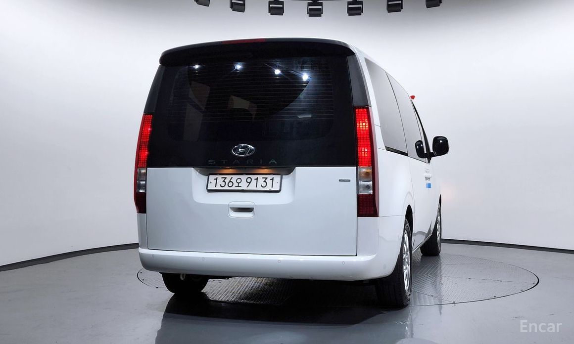  Hyundai Staria