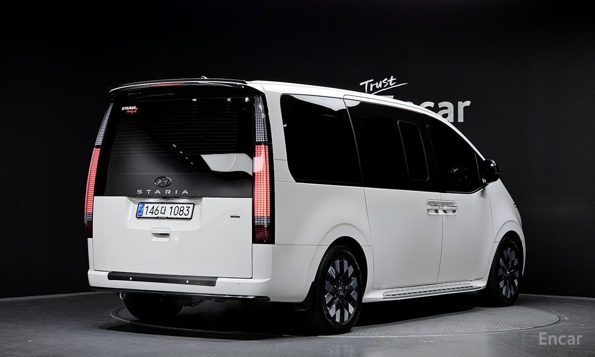  Hyundai Staria