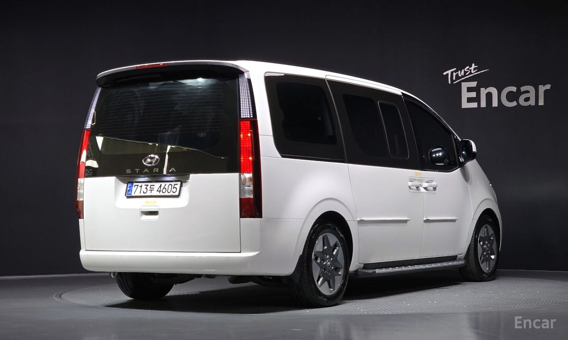  Hyundai Staria