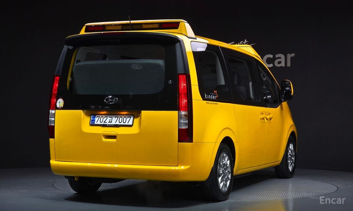  Hyundai Staria