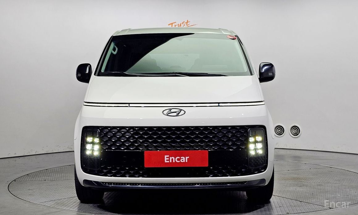 Hyundai Staria